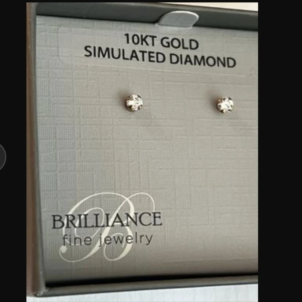 REAL 10kt Yellow Gold Stud Earrings W/ ROUND LAB GROWN DIAMOND